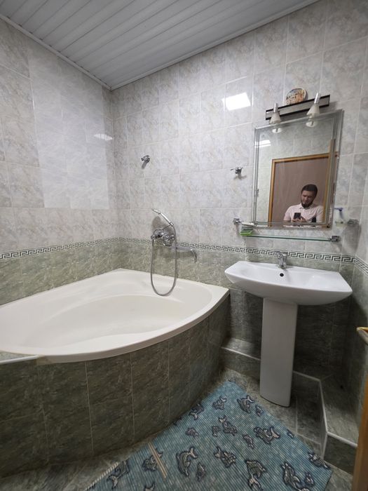 4 Maktab oldida karzinka yaqin 3 xona