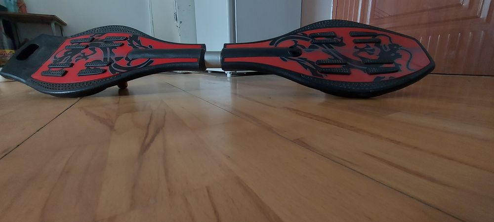 waveboard rosu cu model dragon