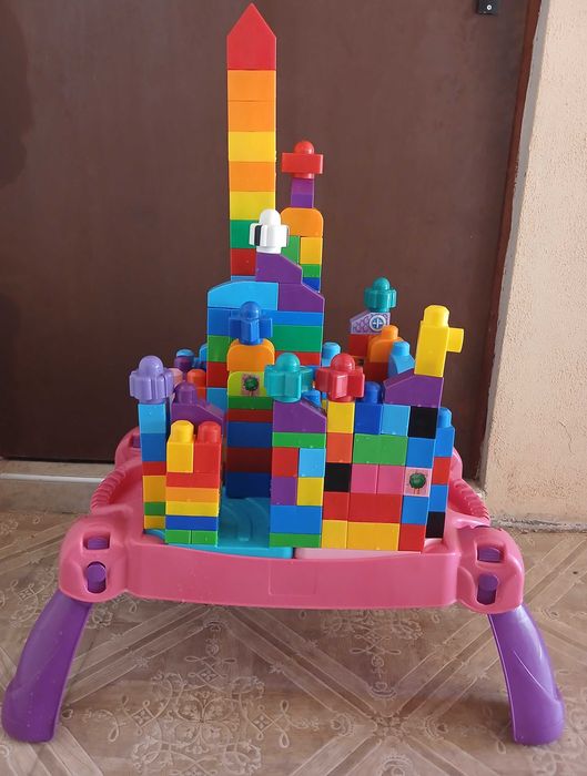 Маса Mega Blocks и конструктор Mega Blocks My First Builders