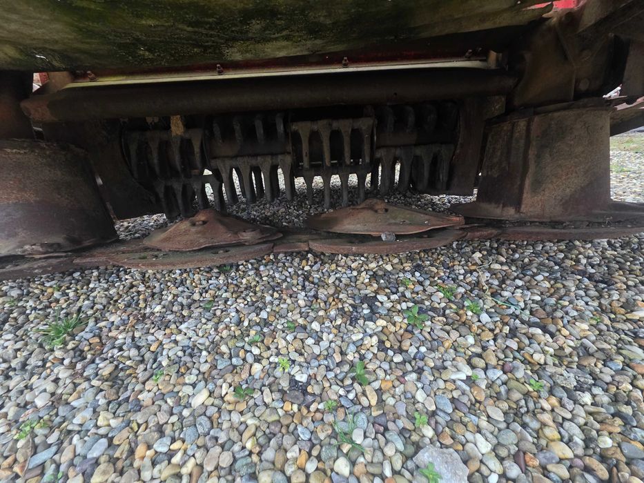 Cositoare rotativa multidis kuhn 2m in tiranti la tractor cu ravasitor