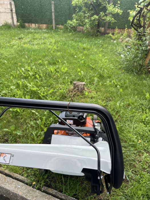 Косене на тревни площи и рязане на дърва и дървета