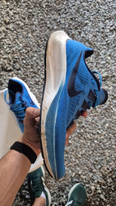 Продам кроссовки nike