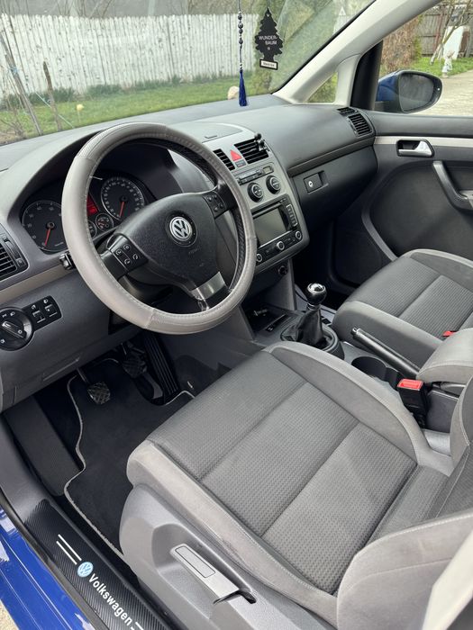 VOLKSWAGEN Touran 2010 — imagine 4
