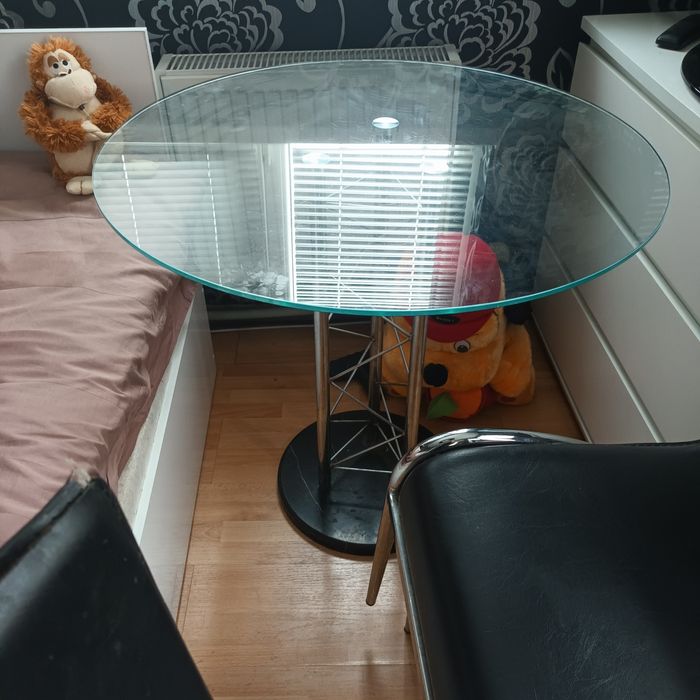 Маса и 4 кожени стола