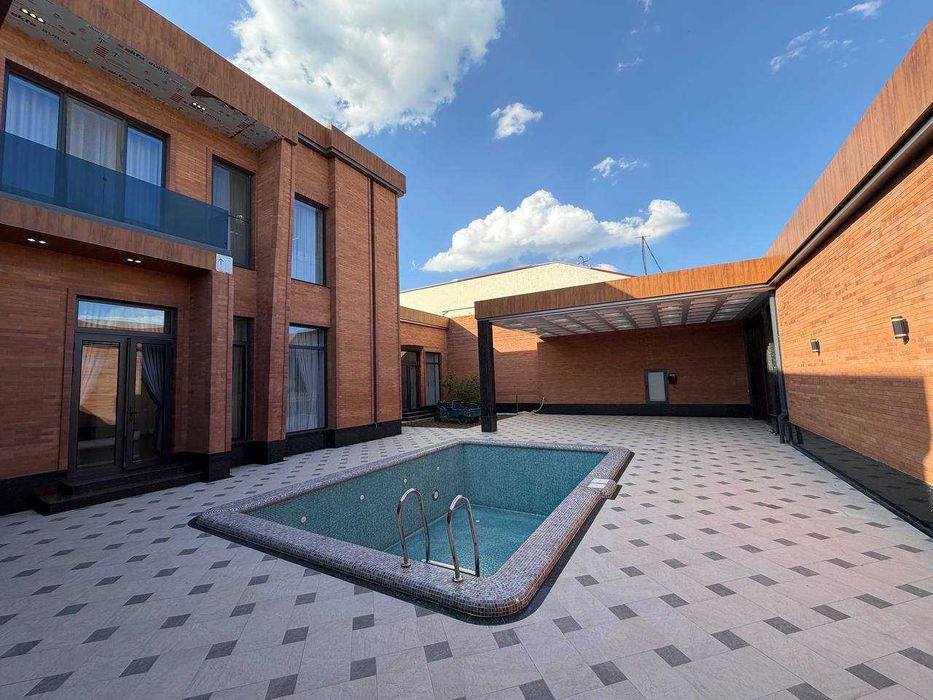 Продаётся евро-дом с развитой инфраструктурой 6 соток заходи живи