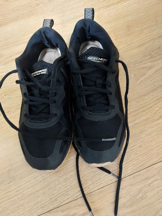 Vand adidasi Skechers