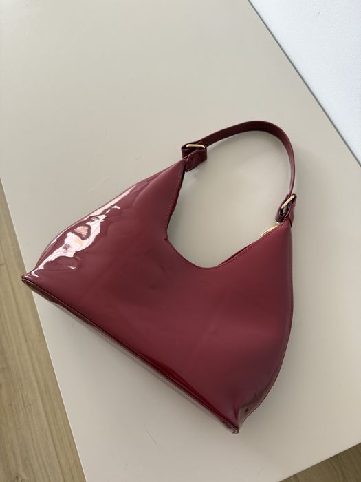 Чисто нова червена бордо лачена чанта
