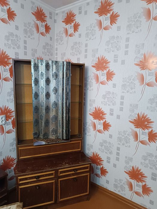 Продам трьельяж с вертикальным зеркалом.