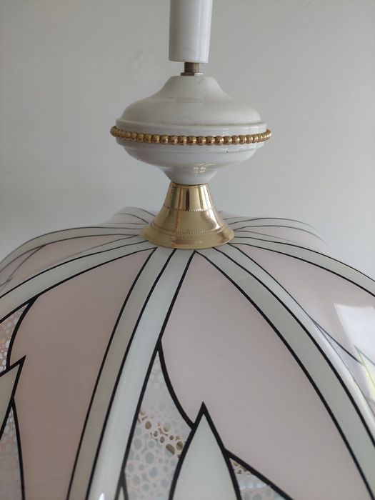 Полюлей за таван.