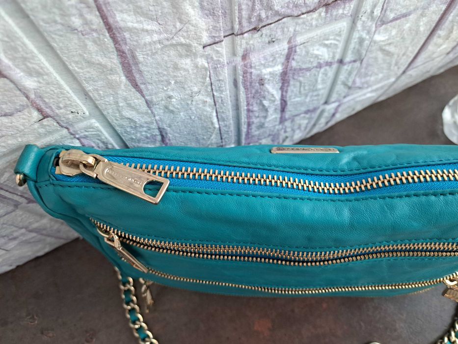 дамска чанта,малка кожена чантичка Rebecca Minkoff -естествена кожа,синя