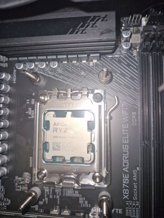 Procesor AMD Ryzen 7 7800X3D socket AM5 tray