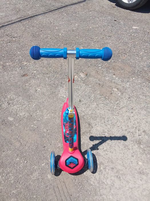Trotineta spiderman