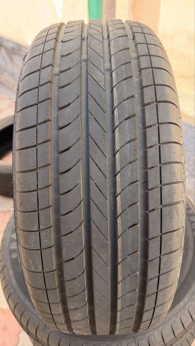 BARS  215/55/17    uz200
