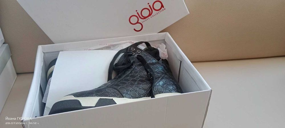 Предлагам дамски боти