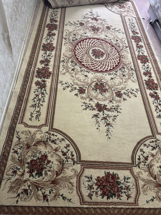 Продам ковер в отличном состоянии 2*4 метра