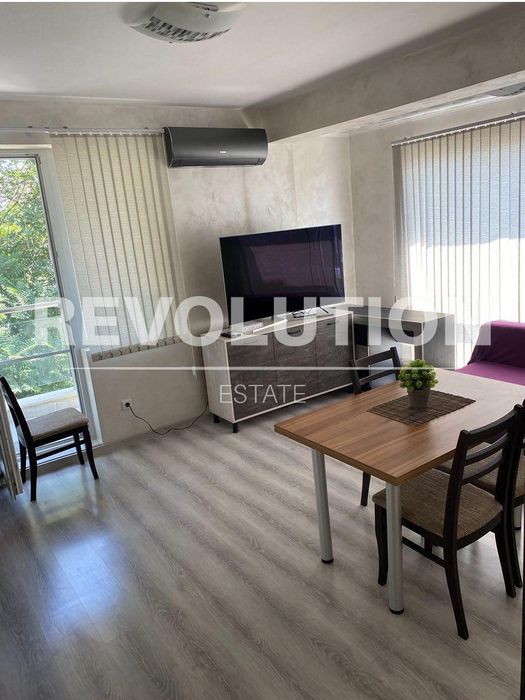 Дава се под наем Тристаен апартамент в Варна, Бриз - 80 кв.м за 575 € - Снимка #1