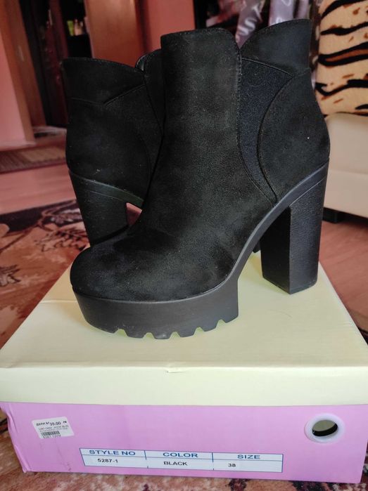 Боти на дебел ток