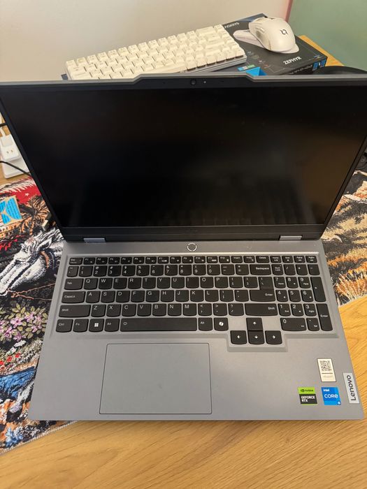 Laptop gaming Lenovo LOQ + Monitor si periferice