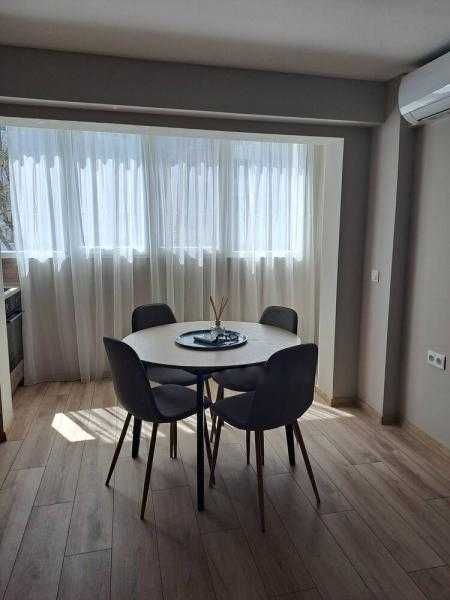 Дава се под наем Двустаен апартамент в Бургас, Лазур - 60 кв.м за 484.5 € - Снимка #2