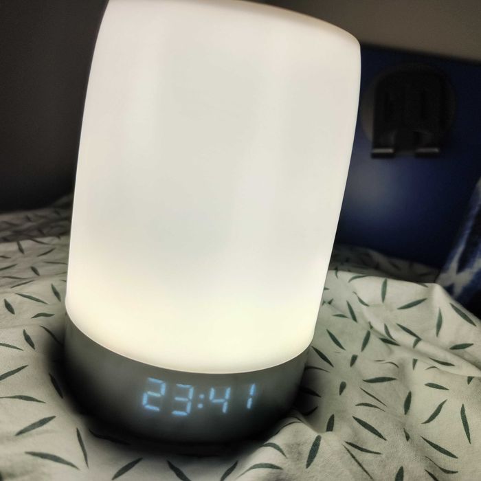 Dispozitiv smart White Noise Sleep Machine cu lampa, ceas [fara fir]