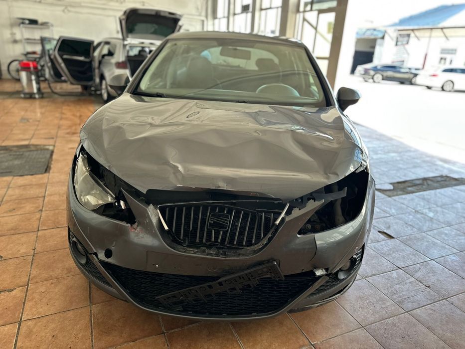 Seat Ibiza 1.6tdi euro5 cay. 4usi fab 2012. Hatchback avariat fata. Lovit