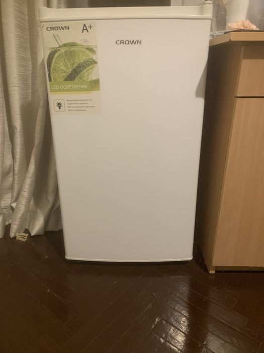 Хладилник с камера CROWN