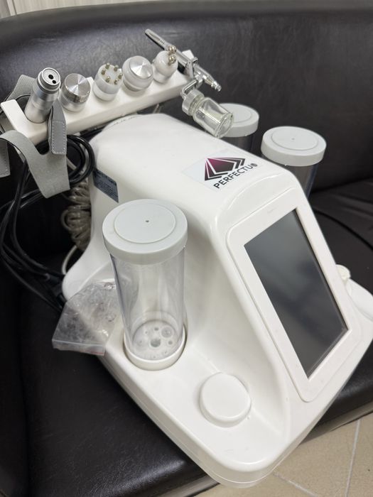 Vand combina cosmetica cu 7 functii