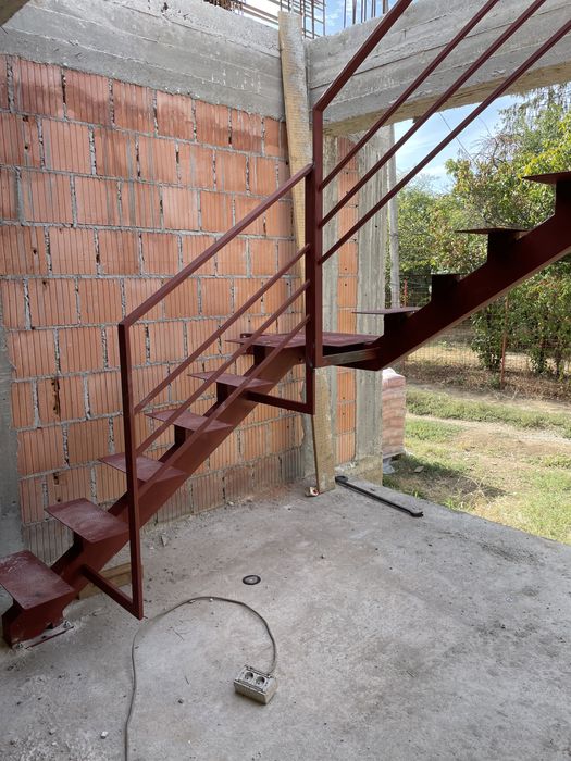 Confectionam garduri, porti, pergola, copertina, foisor, pavilion