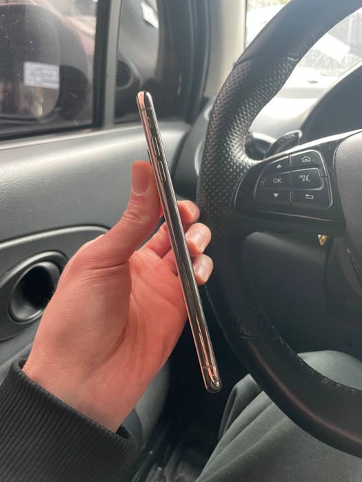 iPhone XS Max Gold aybi yo’q