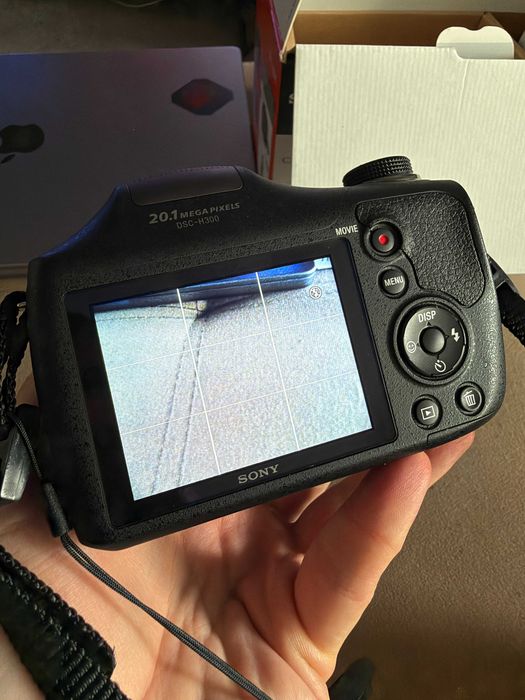 Sony H300 нов фотоапарат с 20 мегапиксела с 35 оптичен зуум