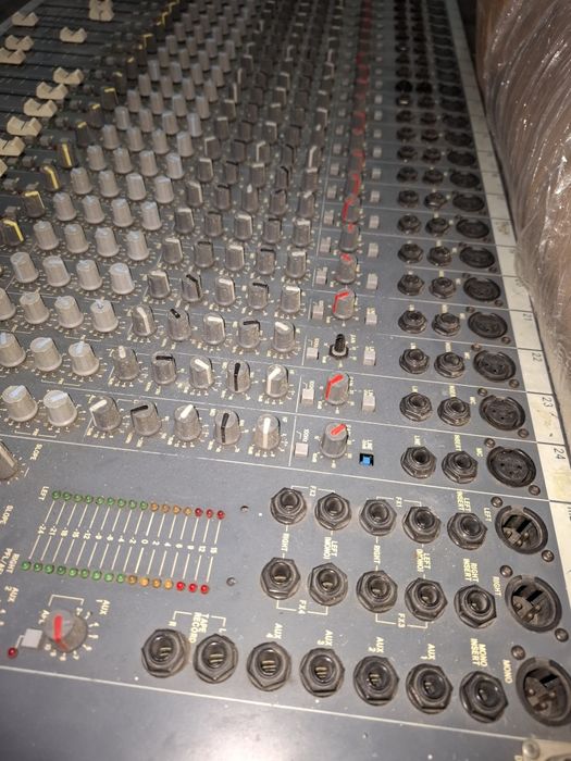 Професионален пулт Soundcraft Spirit Live
Продавам аналогов миксер Sou