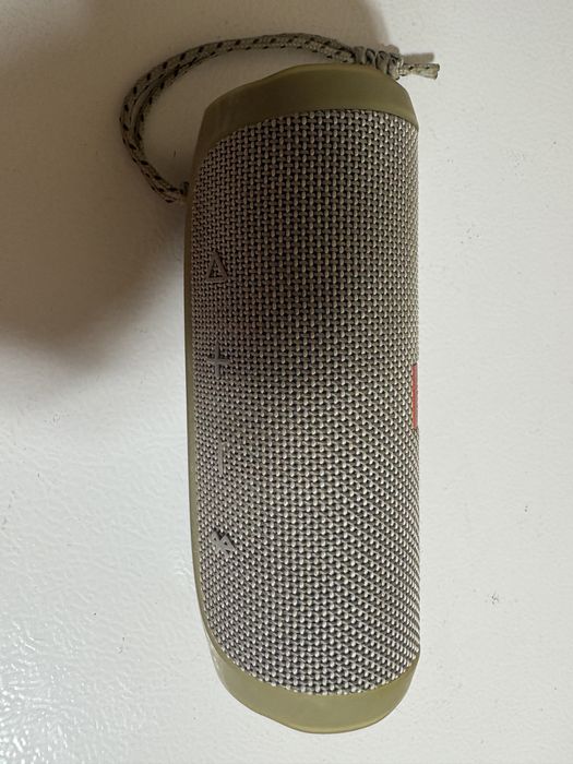 Boxa JBL Flip4 baterie defecta