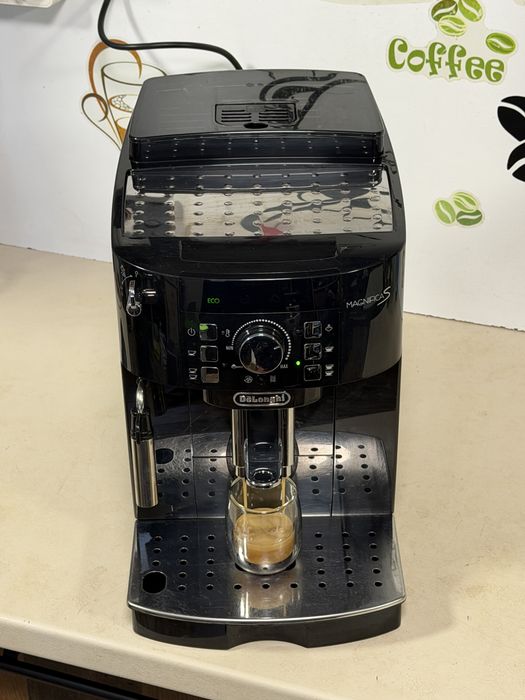 Кафемашина кафе автомат delonghi magnifica S с гаранция