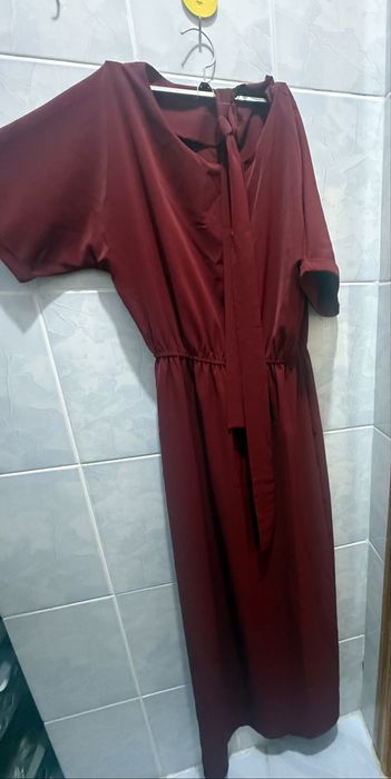 Платье бордового цвета
