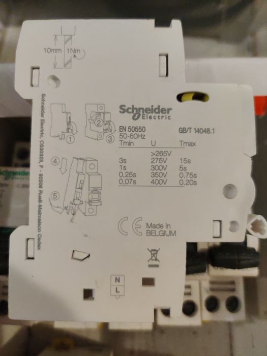 Siguranțe/disjunctoare Schneider Electric + modul supratensiune