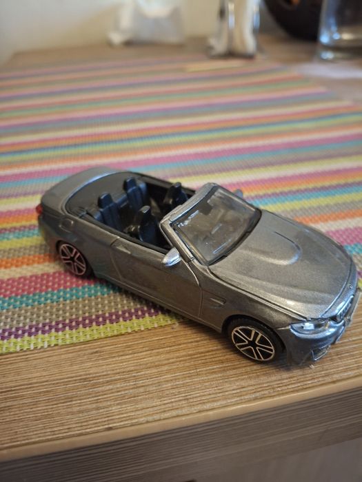Vând BMW M4 de jucarie