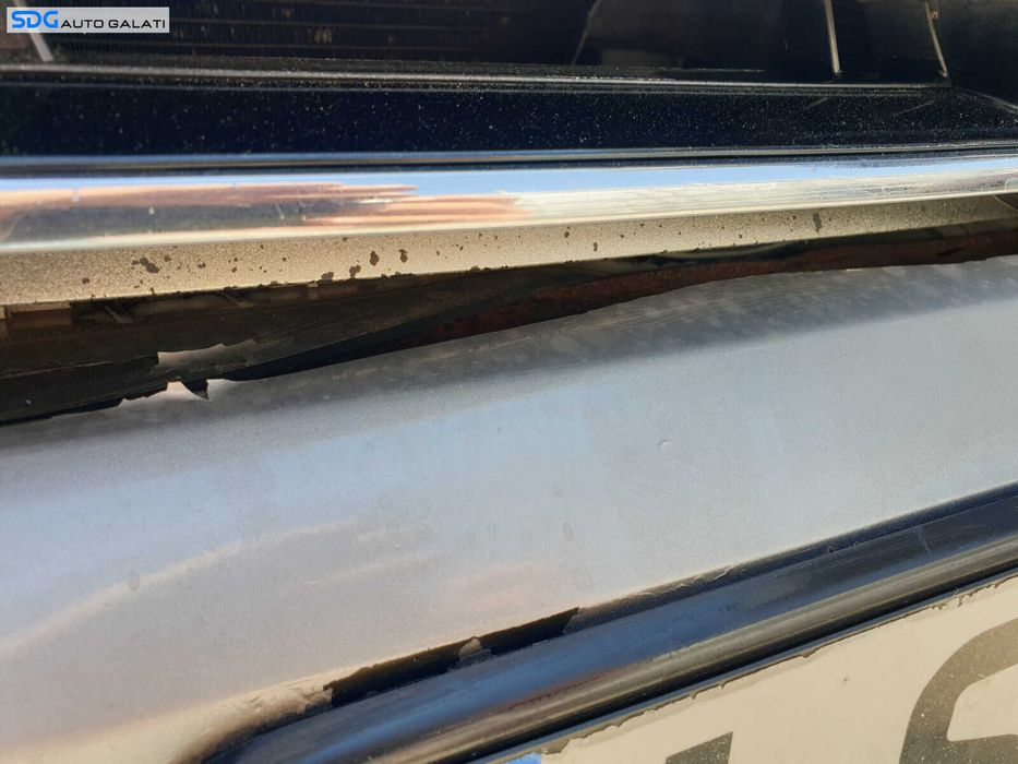 Bara Spoiler Fata cu Grile si Proiectoare Fara Grila cu Emblema cu Imperfectiuni Volkswagen Passat B8 2015 - 2019 Culoare LB7W [C3912]