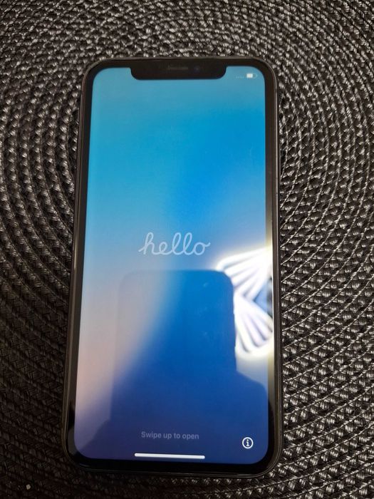 Телефон iPhone 11