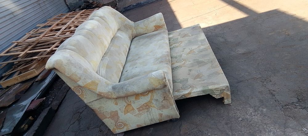 Срочно продам диван хорошего качества