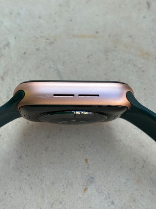 Apple Watch 6 44mm много добро състояние