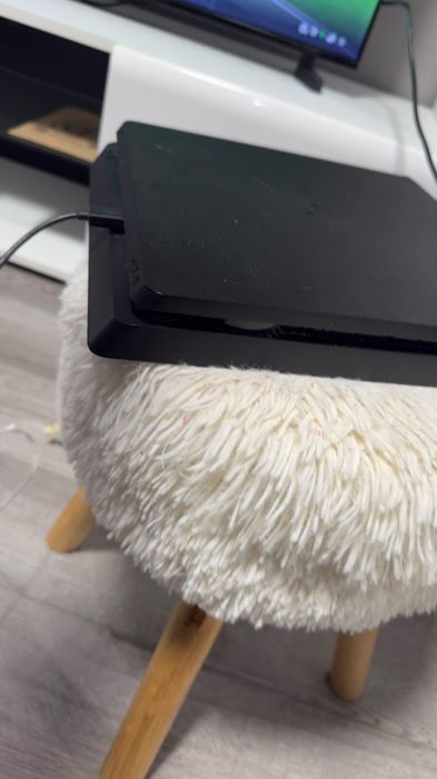 Плейстейшън 4 слим ( ps4 slim) с подарък игра