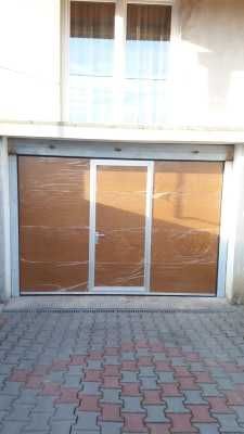 Usi de garaj sectionale cu usa incadrata