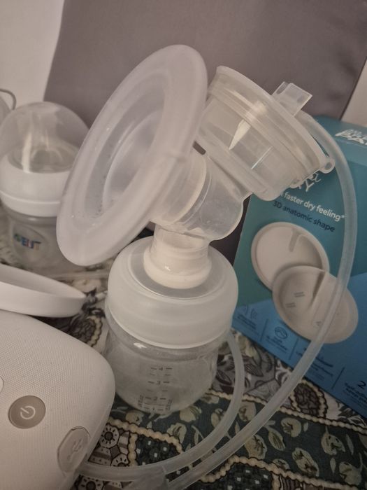 Електрическа помпа Philips Avent + аксесоари,бебешки шишета авент и др