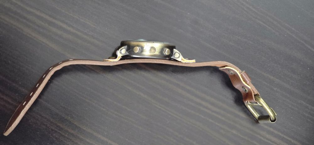 Часы привозные кварцевые