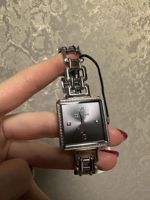 Чисто нов дамски часовник