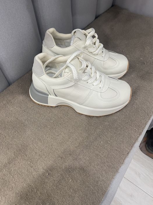 Кроссовки женский