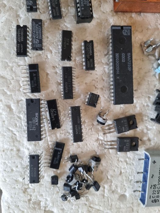 Pachet dif piese, componente, Integrate, etc. Perfecta stare.