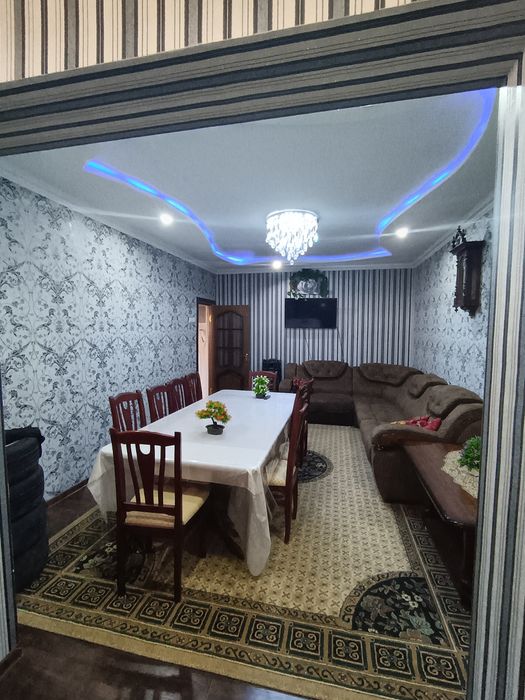 Квартира 5-ти комнатная с мебелью в Саттепо.