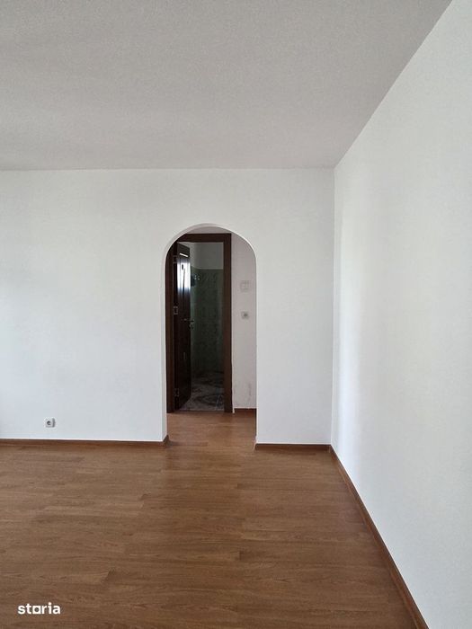 Apartament 2 camere semidecomandat zona ANAF - Adjud — fotografia 2