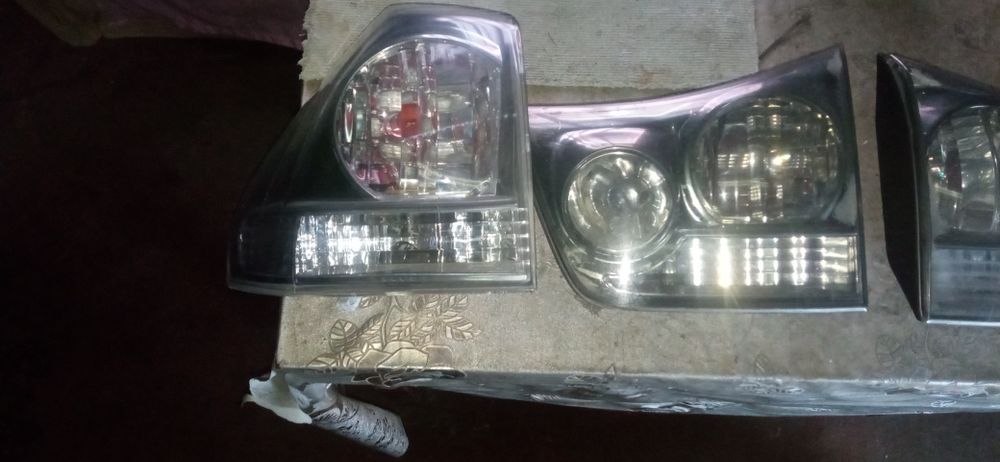 Продам задние фонари